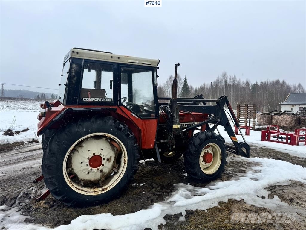 International 844S الجرارات