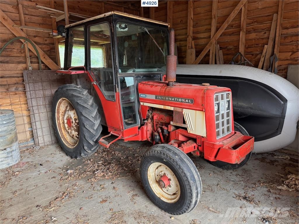 International Harvester 454 Tractors