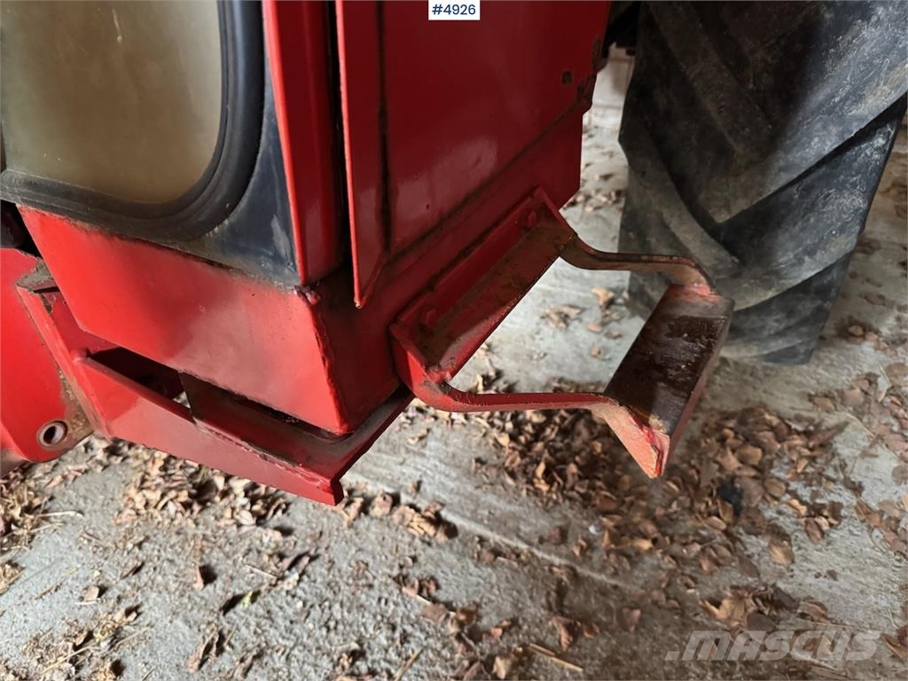 International Harvester 454 Tractors
