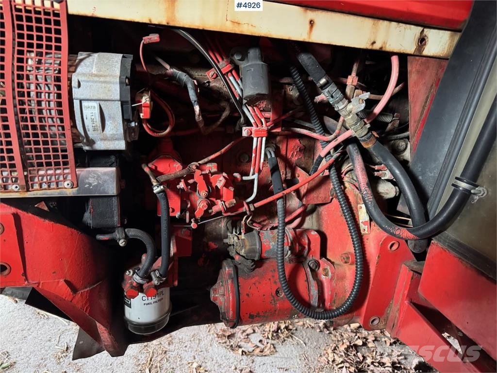 International Harvester 454 Tractors