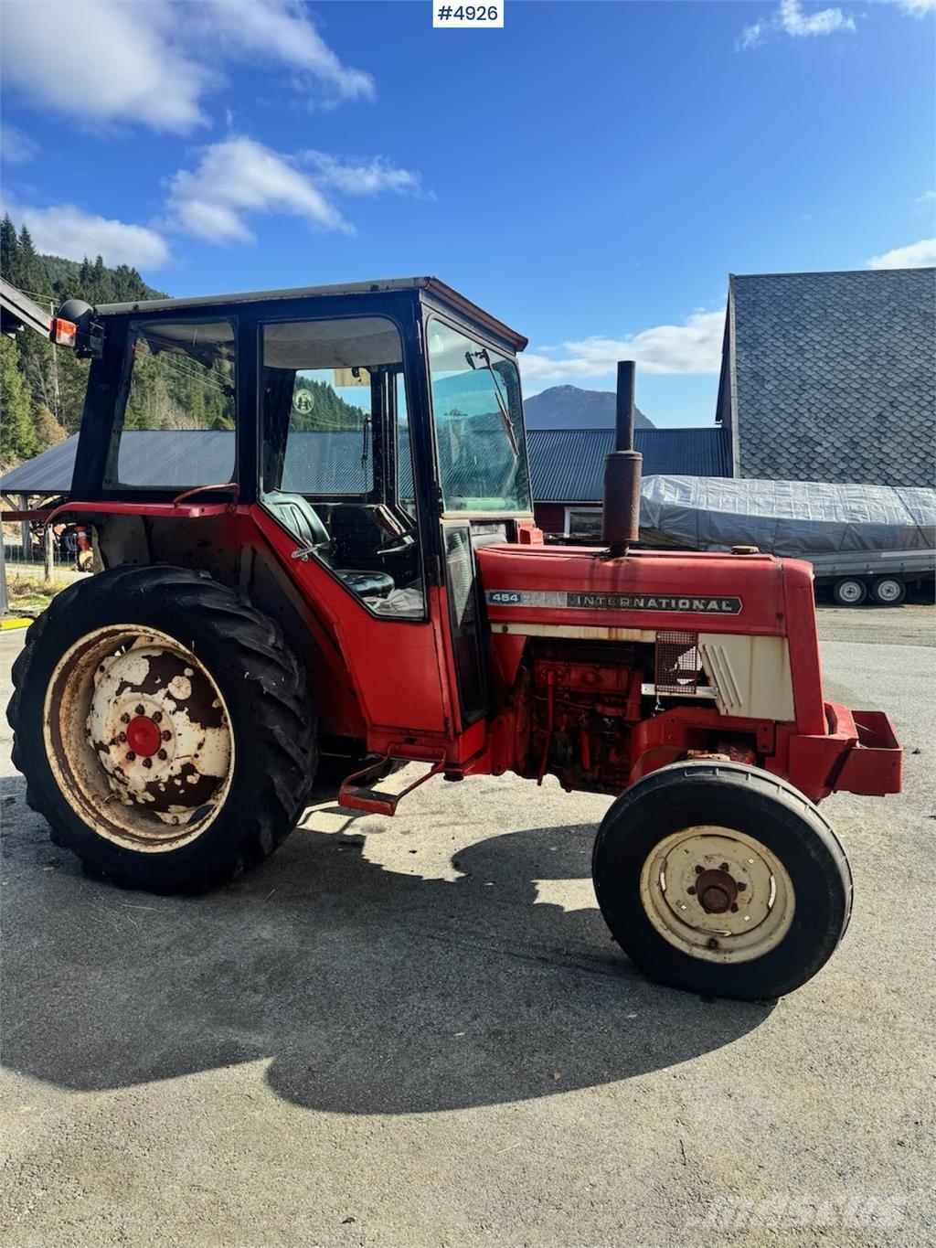International Harvester 454 Tractors