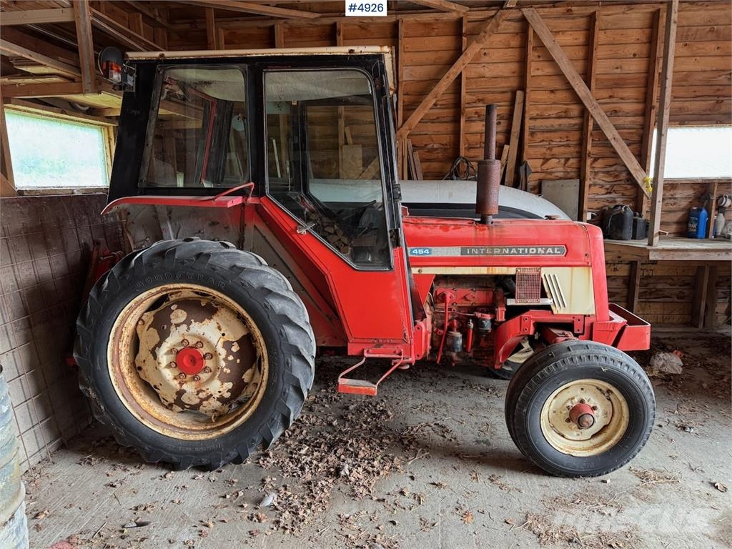 International Harvester 454 Tractors