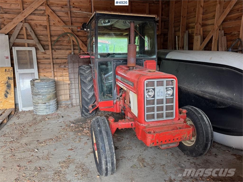 International Harvester 454 Tractors