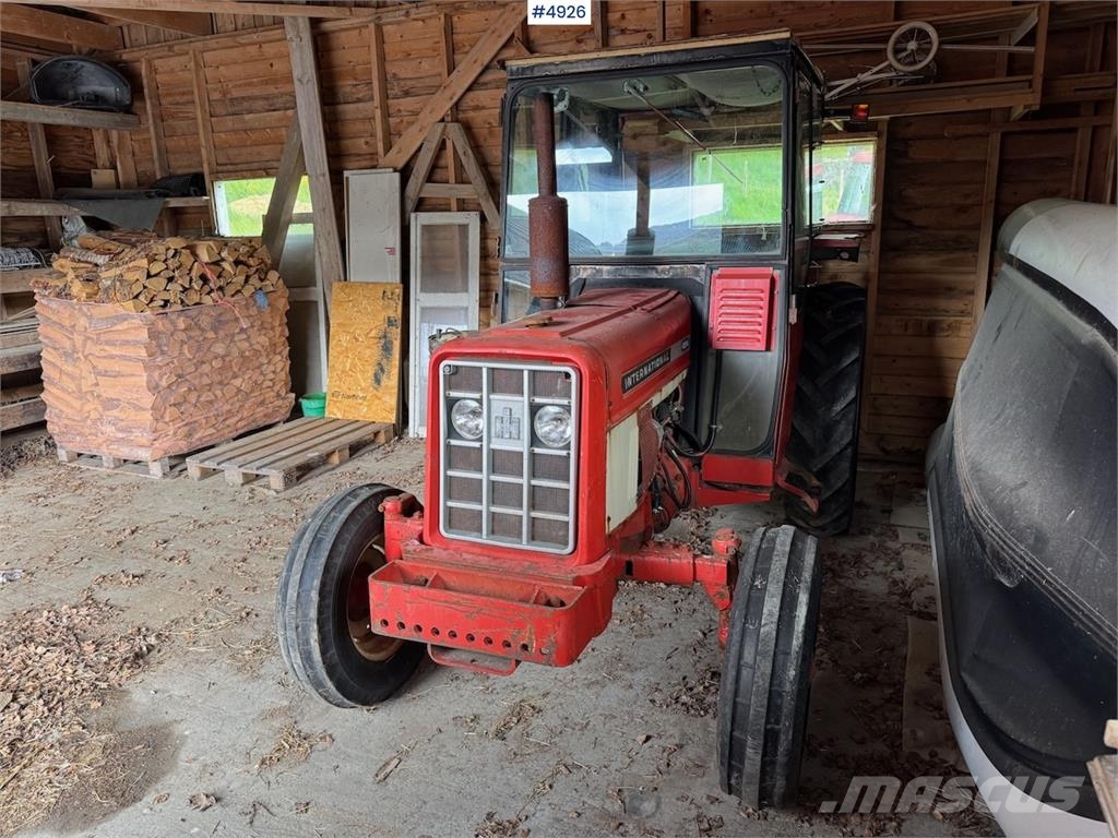 International Harvester 454 Tractors