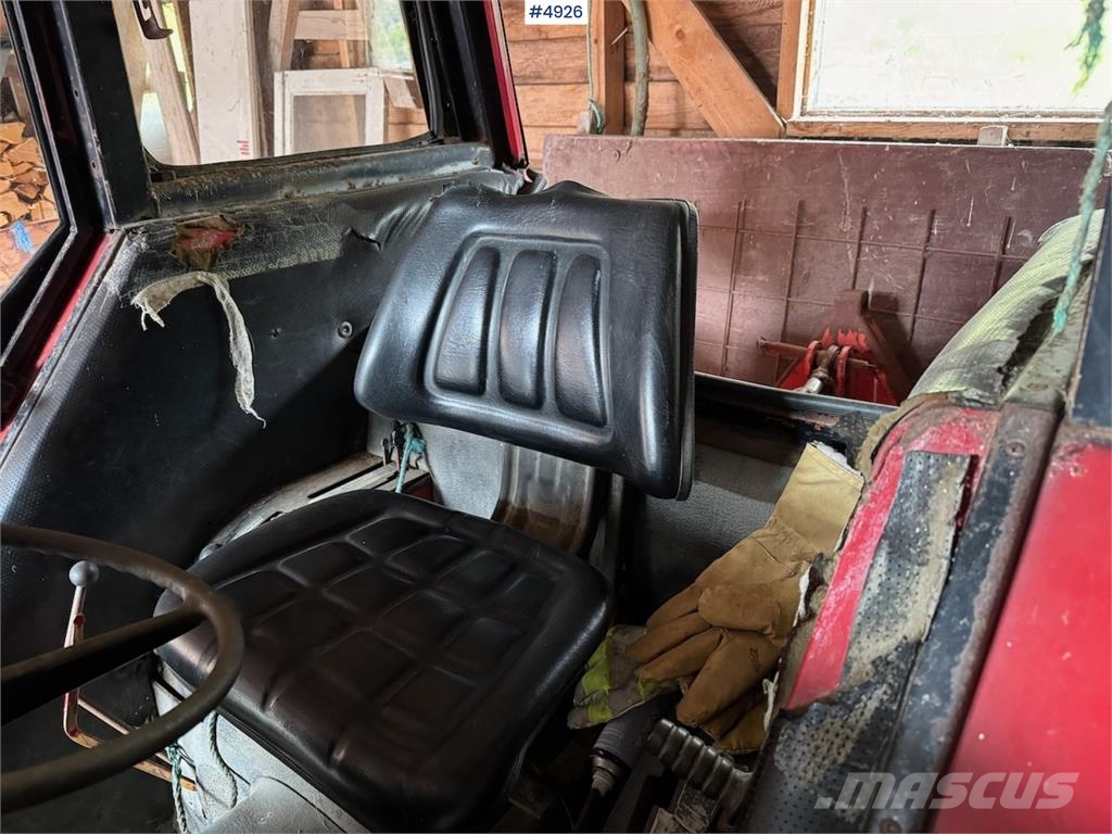 International Harvester 454 Tractors