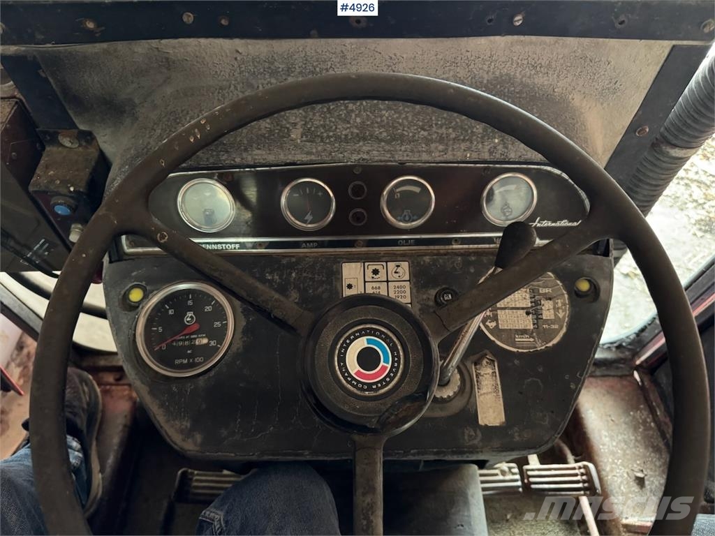 International Harvester 454 Tractors