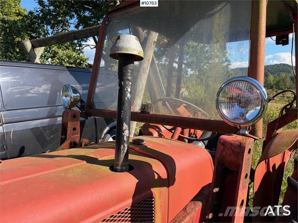 International Harvester antatt B-275- men ikke verifisert Traktorer