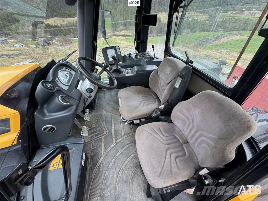 JCB Fastrac 3230 Traktorit