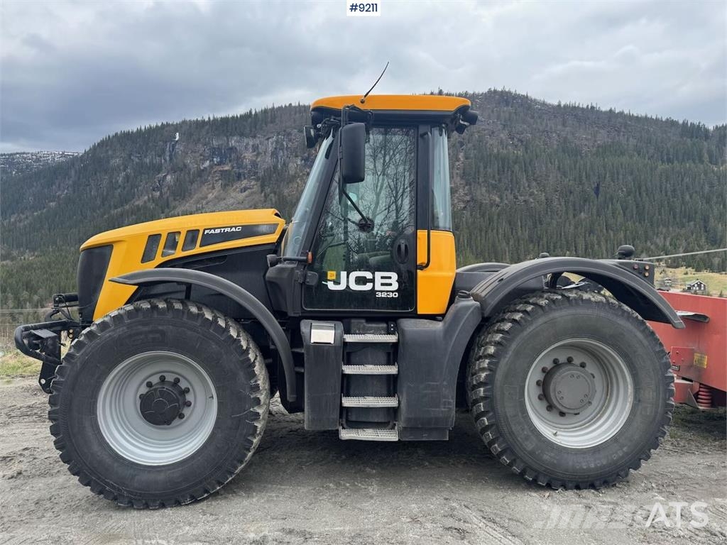 JCB Fastrac 3230 Traktorit