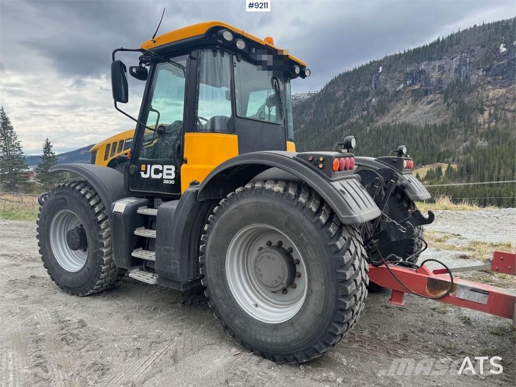 JCB Fastrac 3230 Traktorit