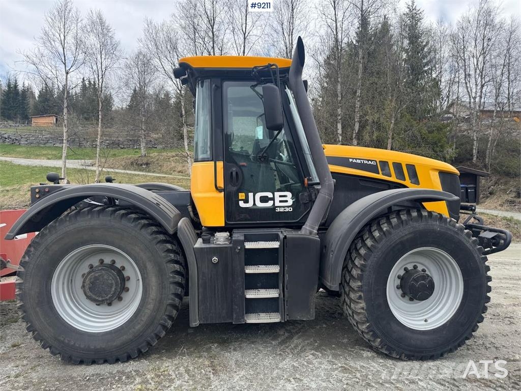 JCB Fastrac 3230 Traktorit