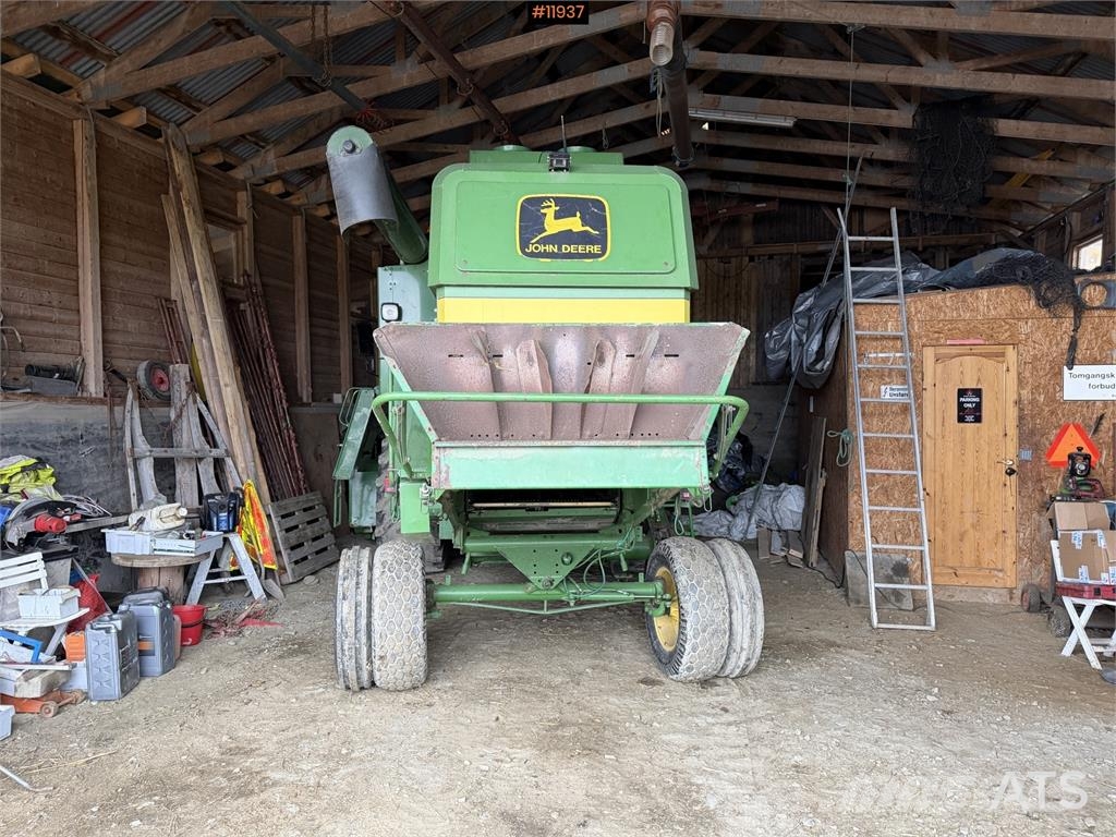 John Deere 1157 聯合收穫機