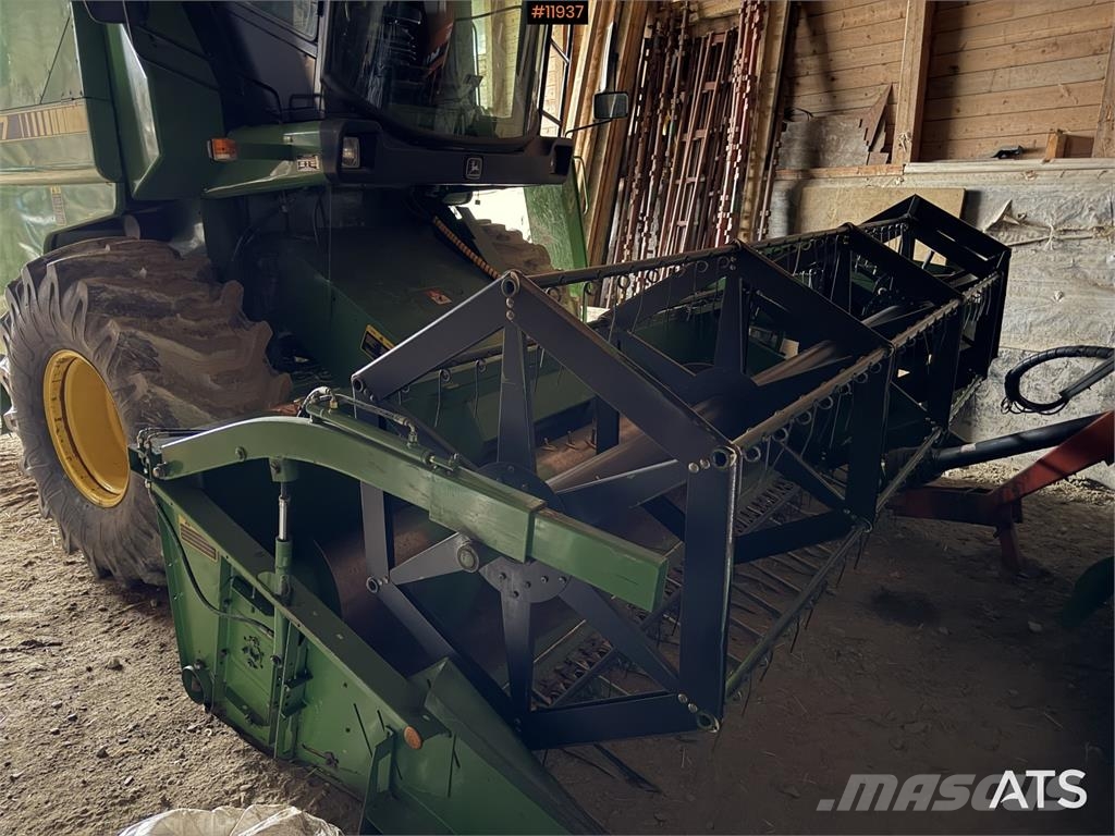 John Deere 1157 聯合收穫機