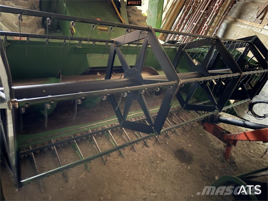 John Deere 1157 聯合收穫機