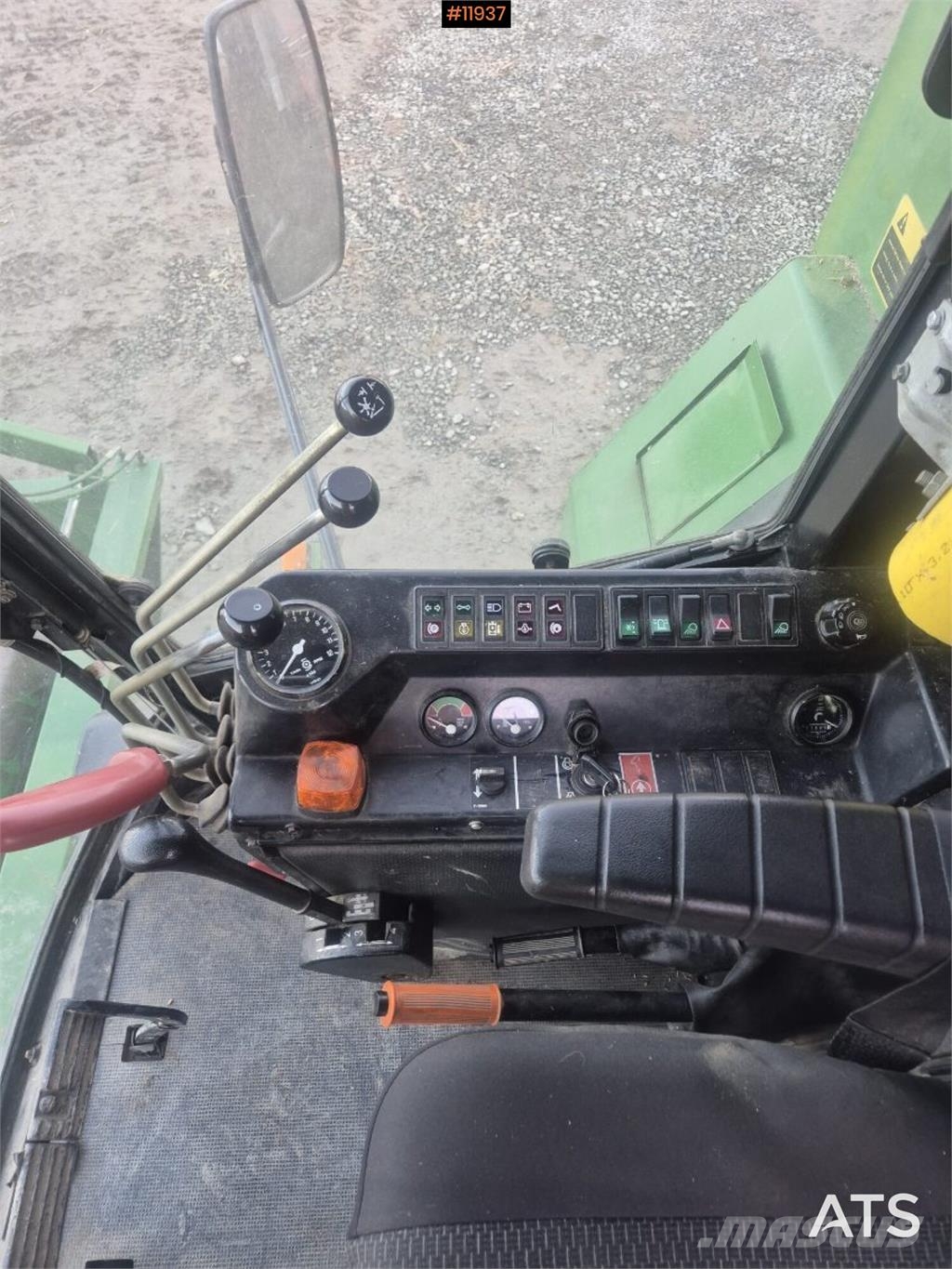 John Deere 1157 聯合收穫機