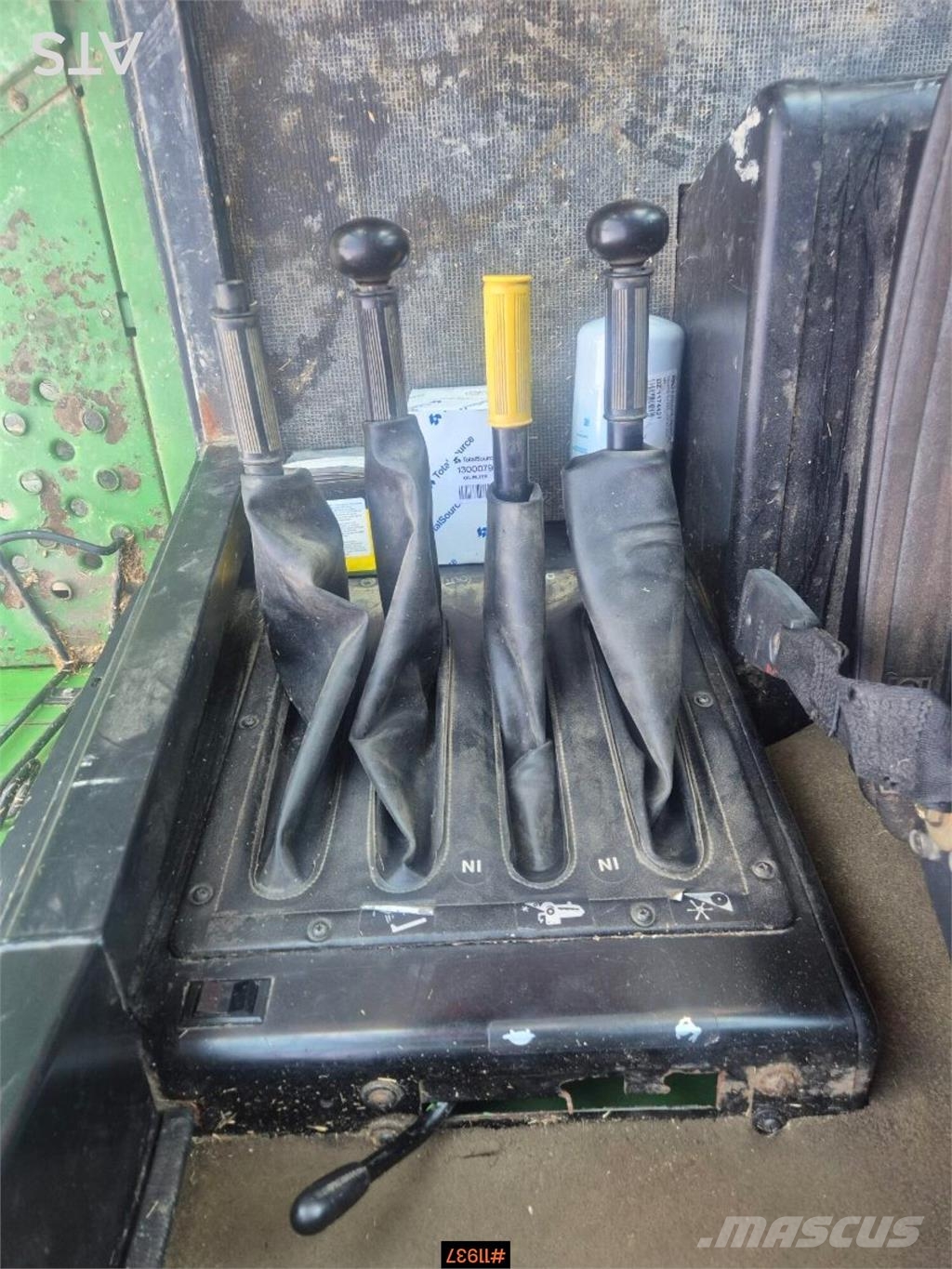 John Deere 1157 聯合收穫機