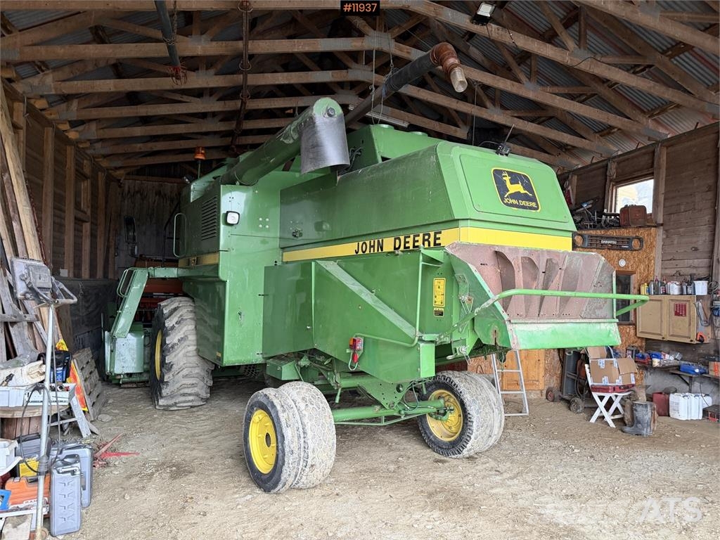 John Deere 1157 聯合收穫機