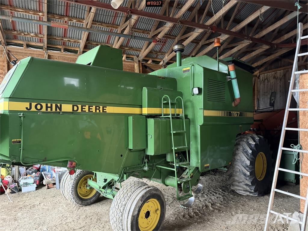 John Deere 1157 聯合收穫機