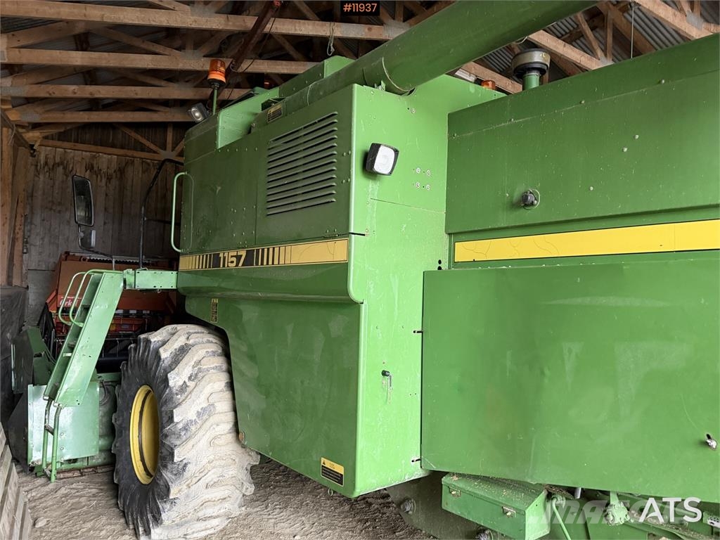 John Deere 1157 聯合收穫機