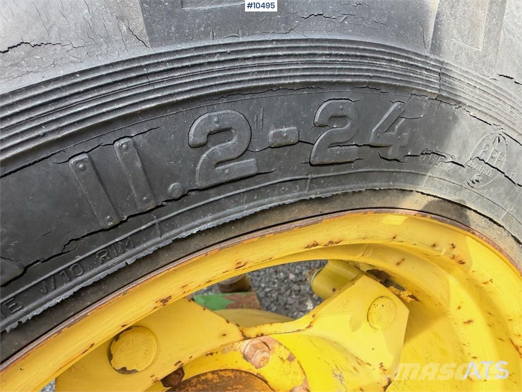 John Deere 1640 الجرارات