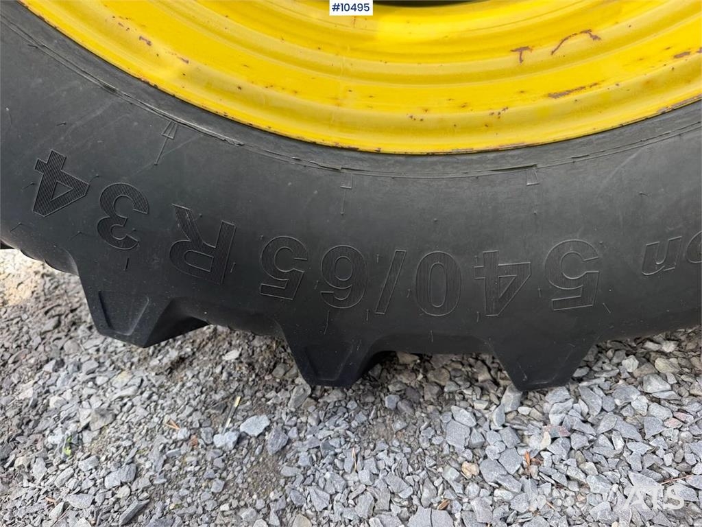 John Deere 1640 الجرارات