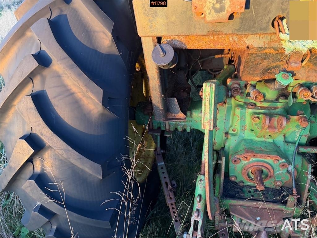 John Deere 1640 الجرارات