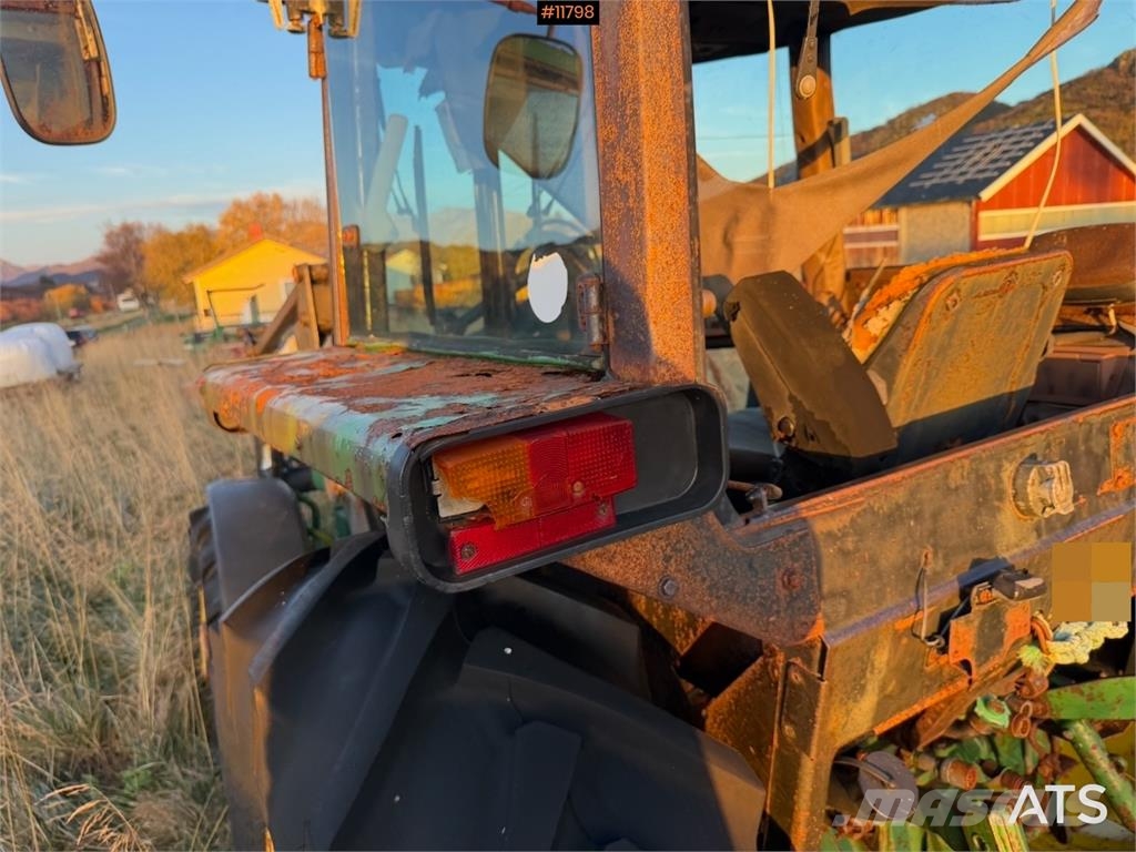 John Deere 1640 الجرارات