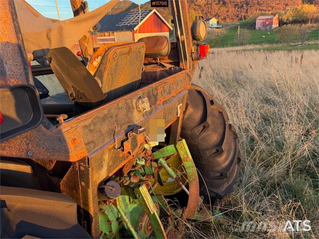 John Deere 1640 الجرارات
