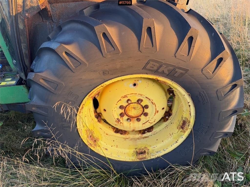 John Deere 1640 الجرارات