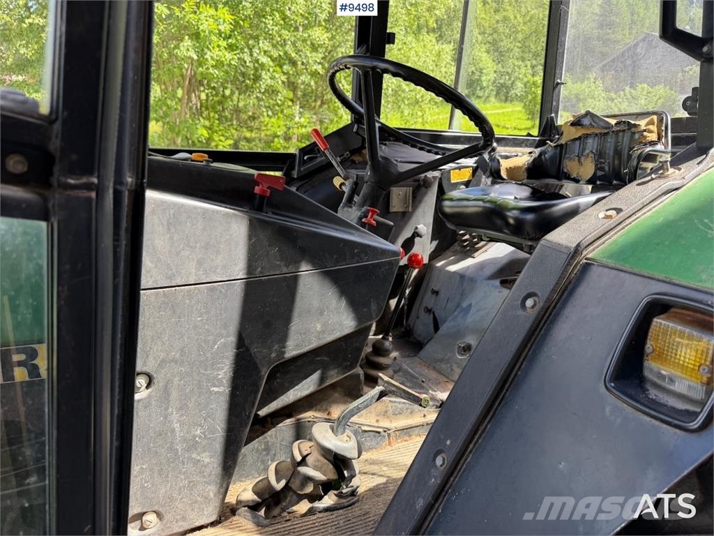 John Deere 1640 الجرارات