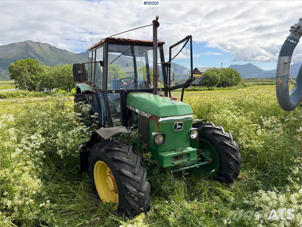 John Deere 2040S Tractors