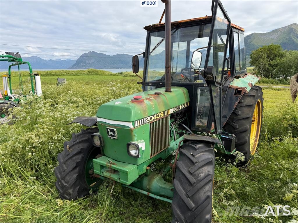John Deere 2040S Tractors