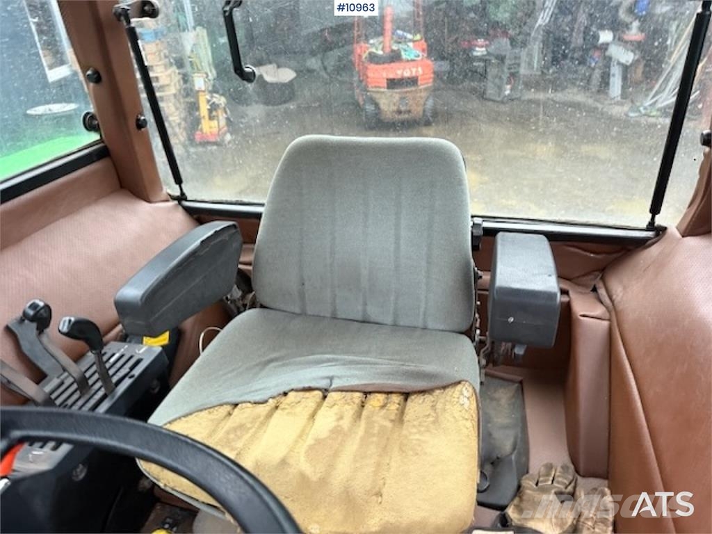 John Deere 2450 Synchron Tractors