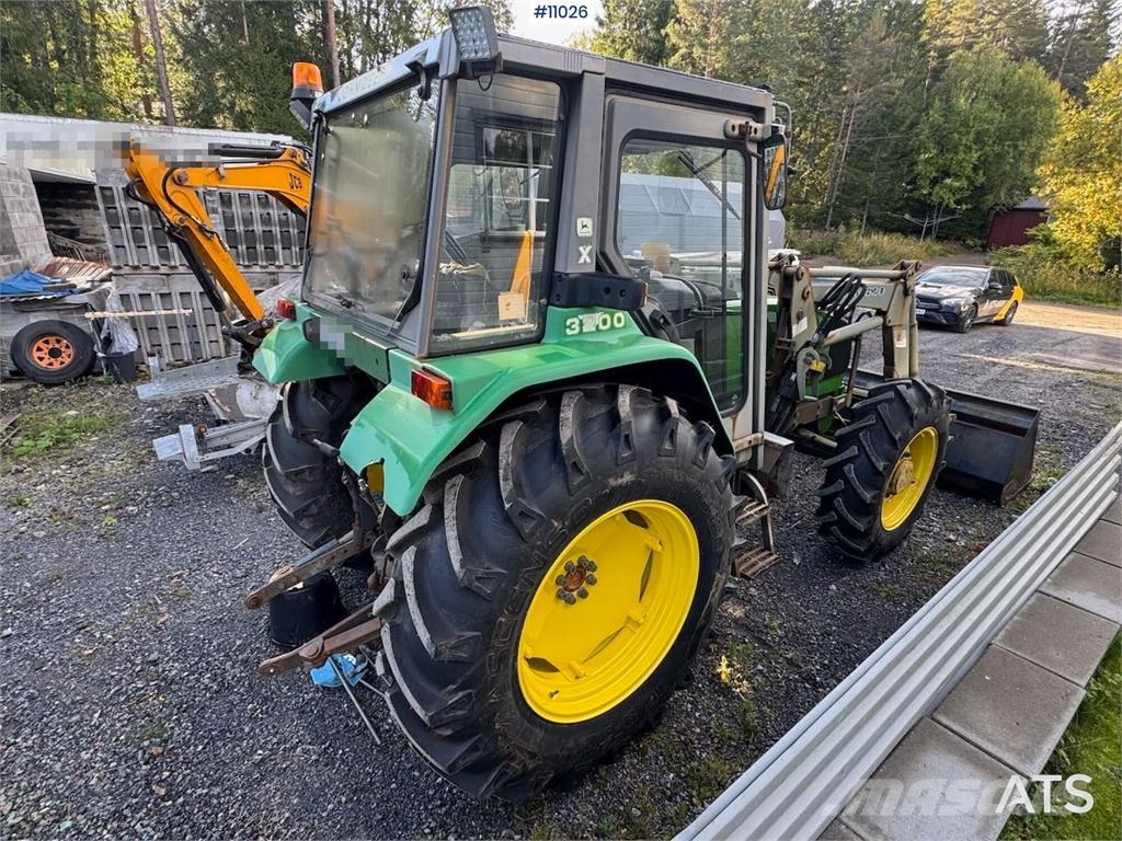 John Deere 3200 Tractors