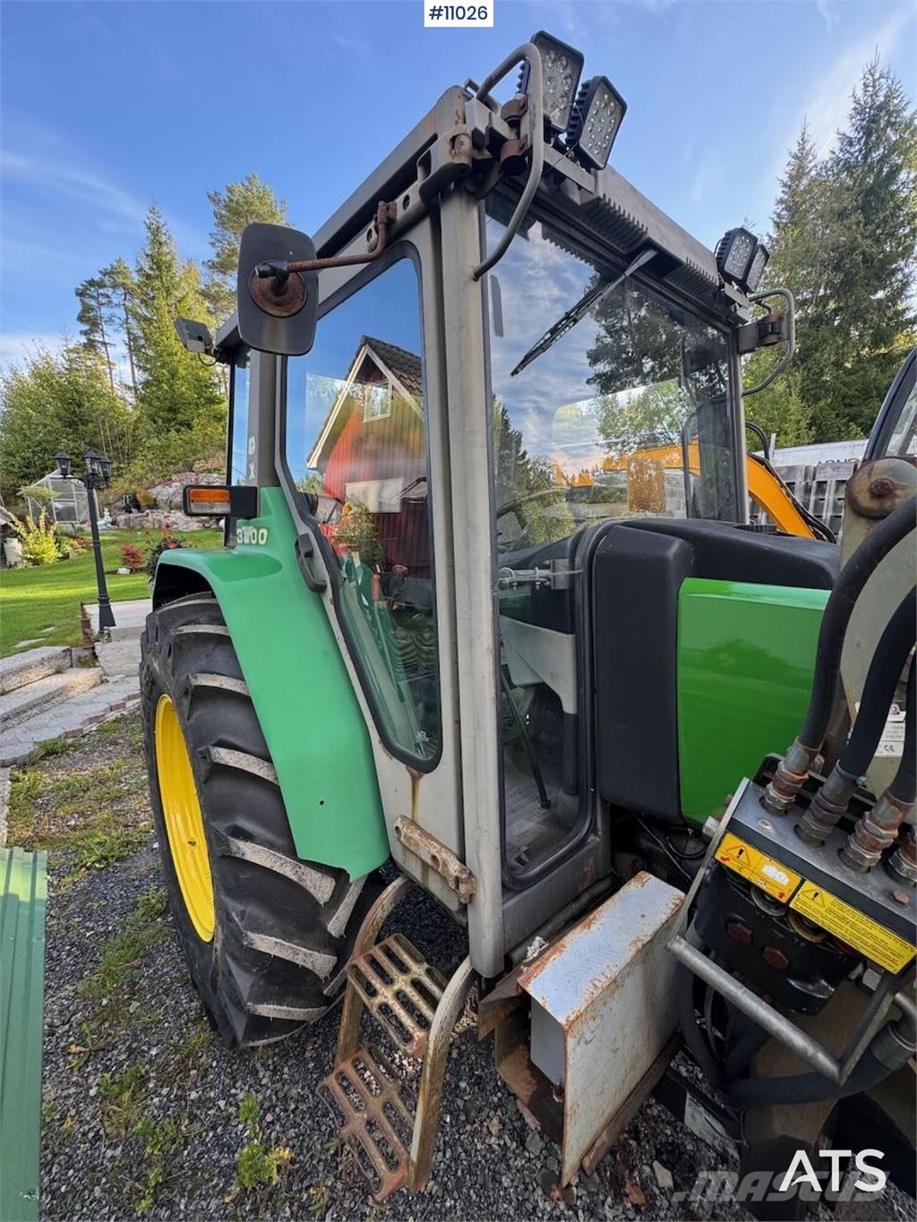 John Deere 3200 Tractors