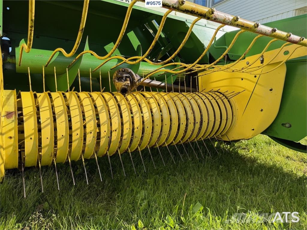 John Deere 332 A معدات أخرى للحصاد