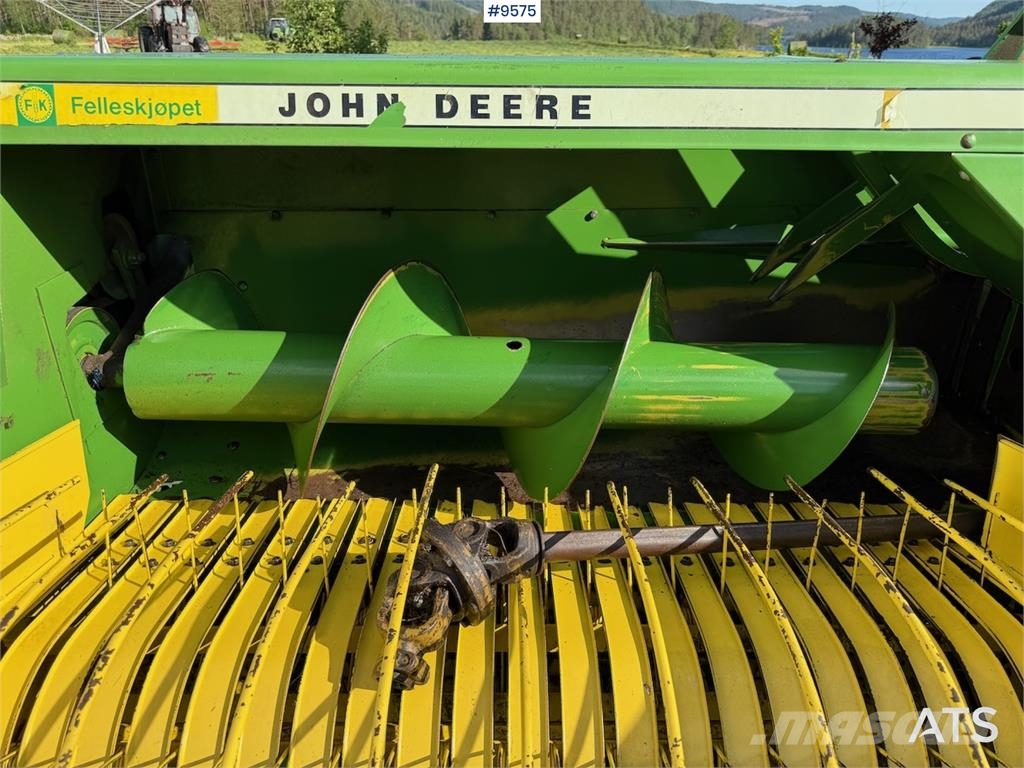 John Deere 332 A معدات أخرى للحصاد