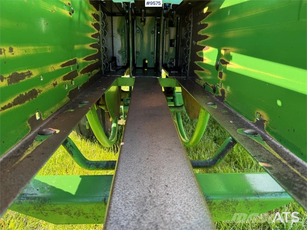 John Deere 332 A معدات أخرى للحصاد