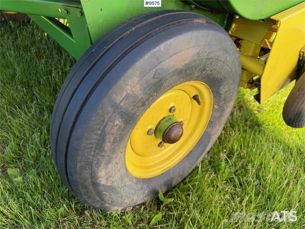 John Deere 332 A معدات أخرى للحصاد