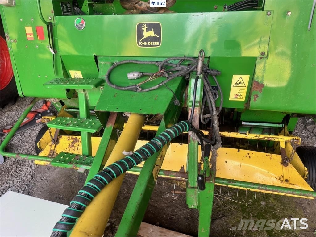 John Deere 575 معدات أخرى للحصاد