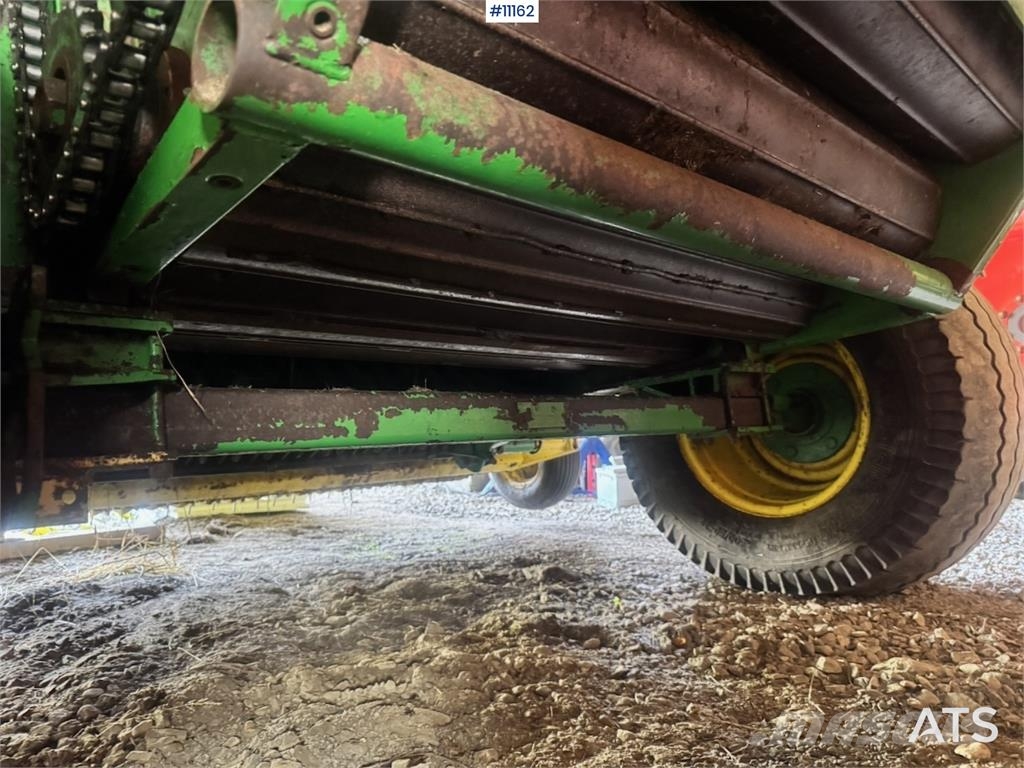 John Deere 575 معدات أخرى للحصاد