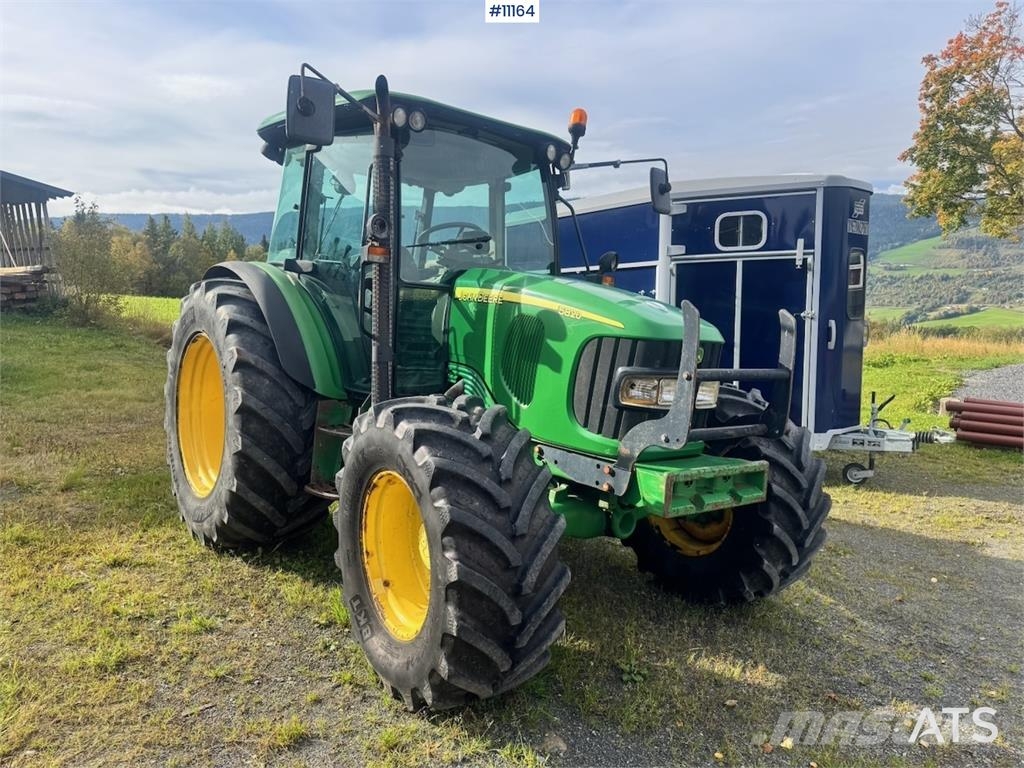 John Deere 5820 Traktorer