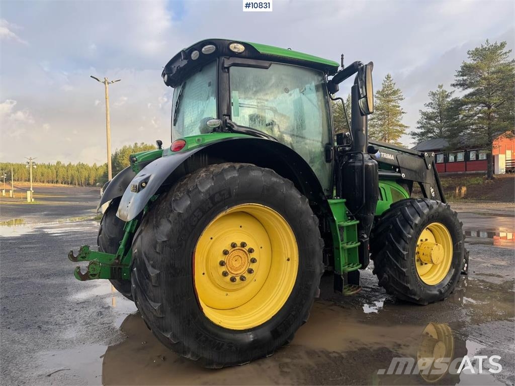 John Deere 6215R Traktori