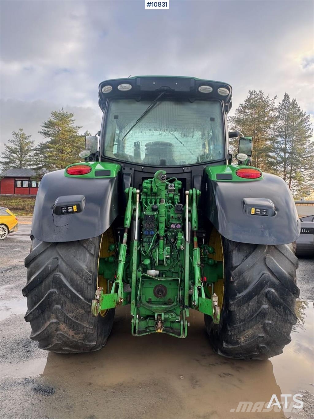 John Deere 6215R Traktori
