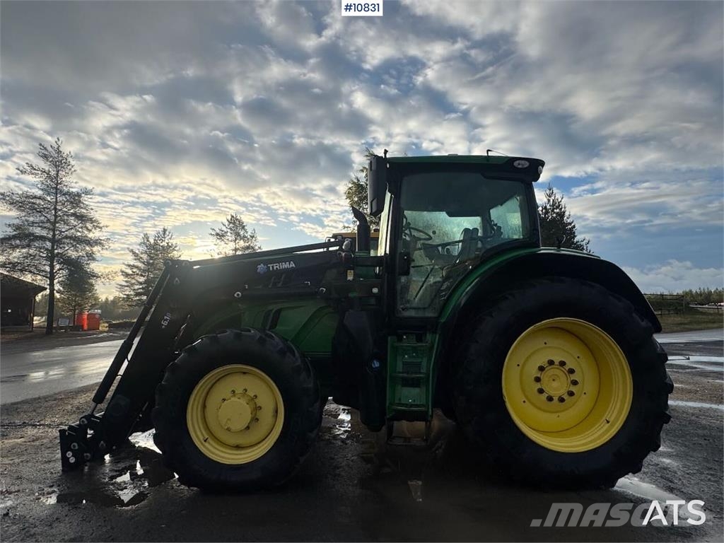 John Deere 6215R Traktori
