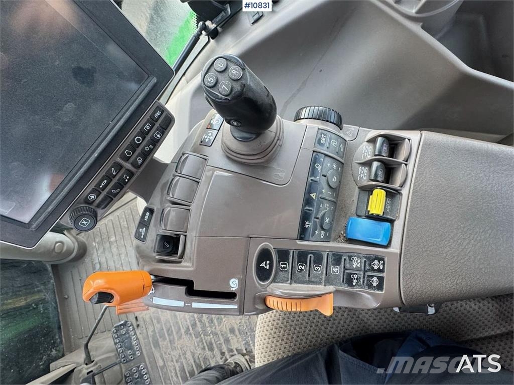 John Deere 6215R Traktori