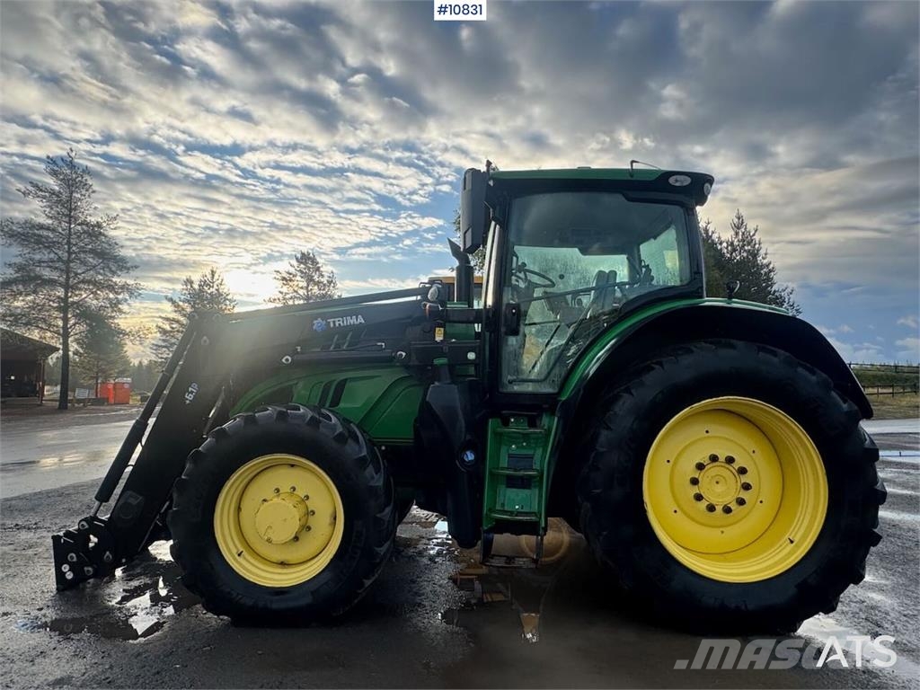 John Deere 6215R Traktori