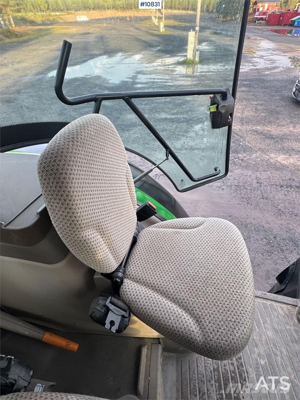 John Deere 6215R Traktori