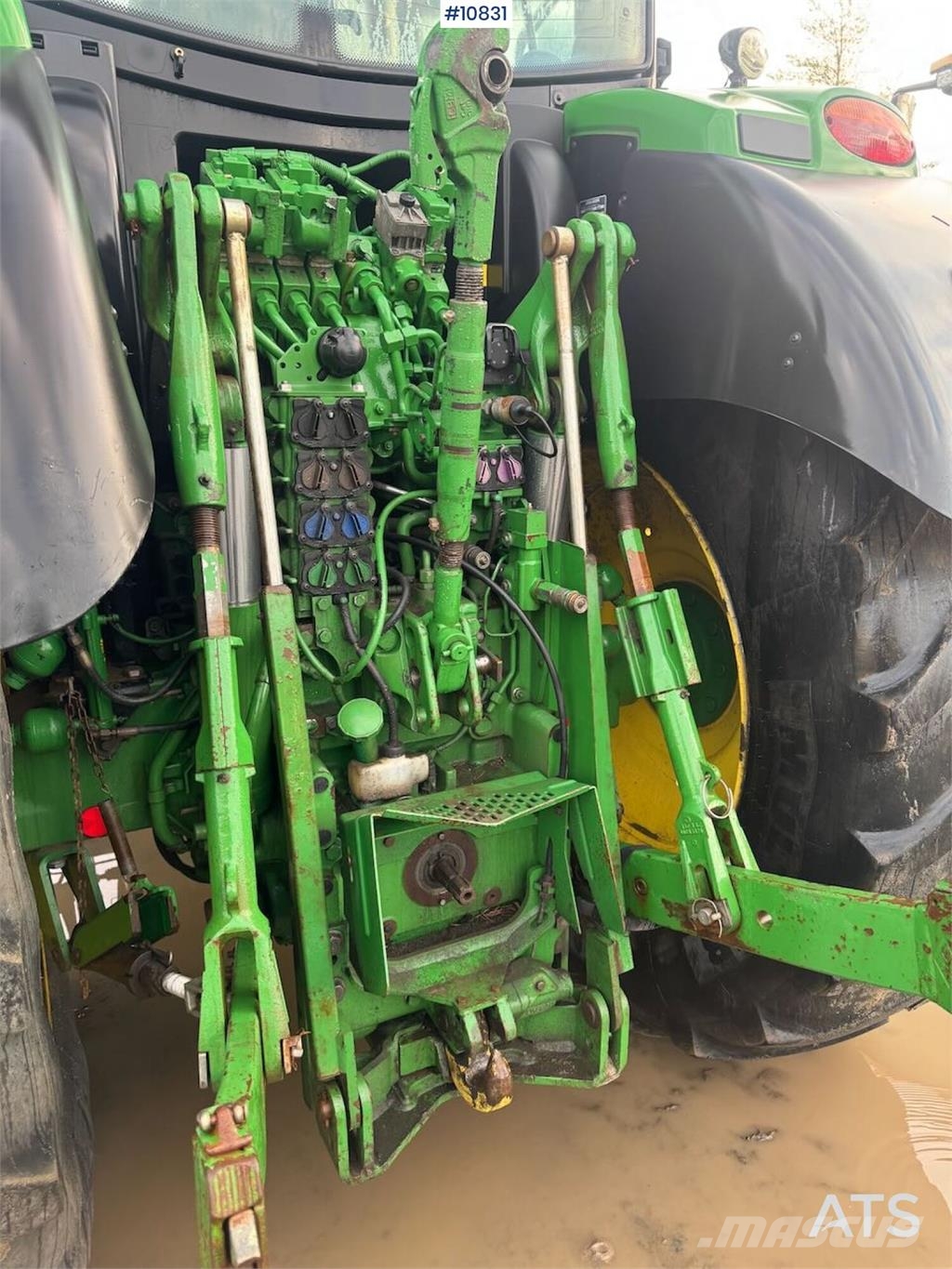 John Deere 6215R Traktori