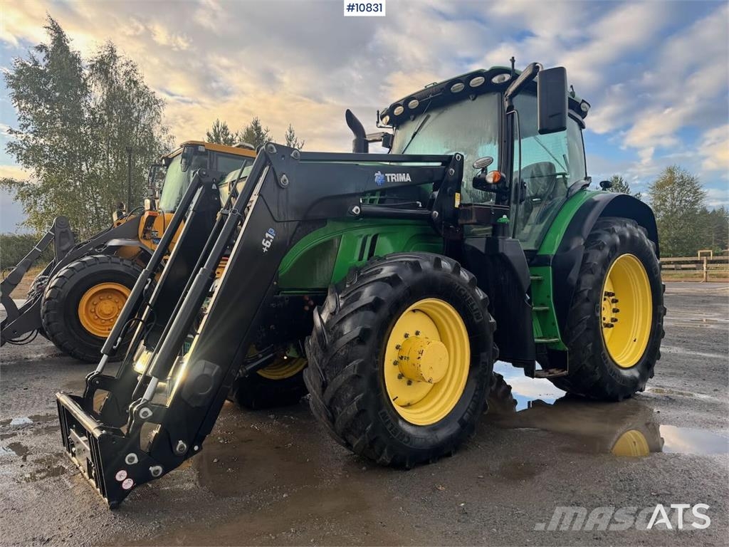 John Deere 6215R Traktori